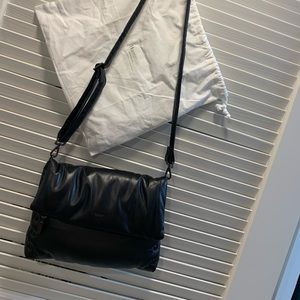 🖤 NWOT Hammitt Limited Addition VIP Medium- Black Puff